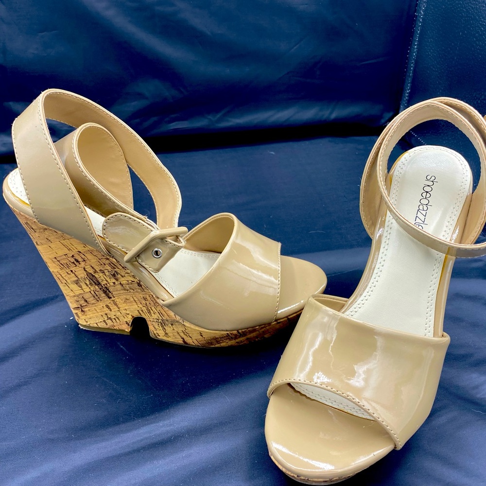 7.5 nude wedge